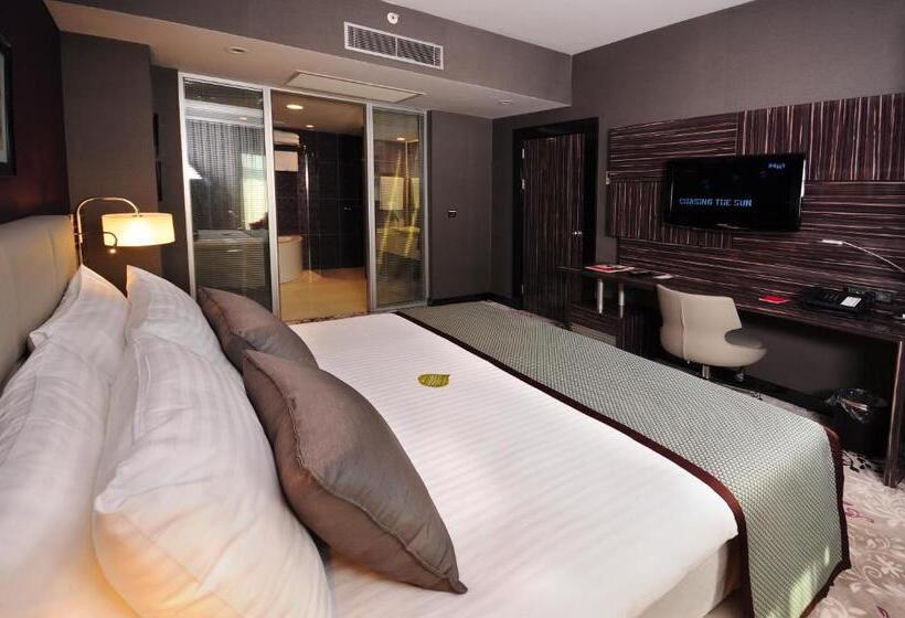 Suite with Terrace, Ramada Plaza By Wyndham Izmit