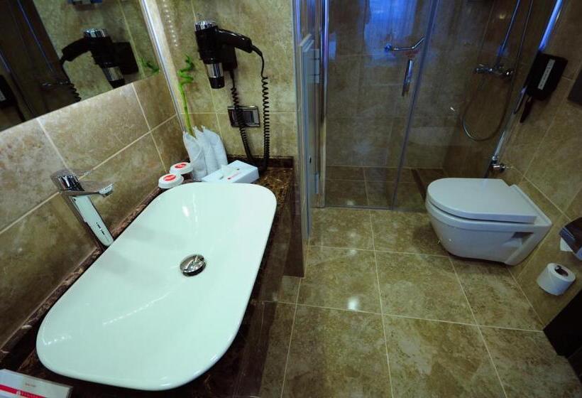 Quarto Estandar Comunicado, Ramada Plaza By Wyndham Izmit