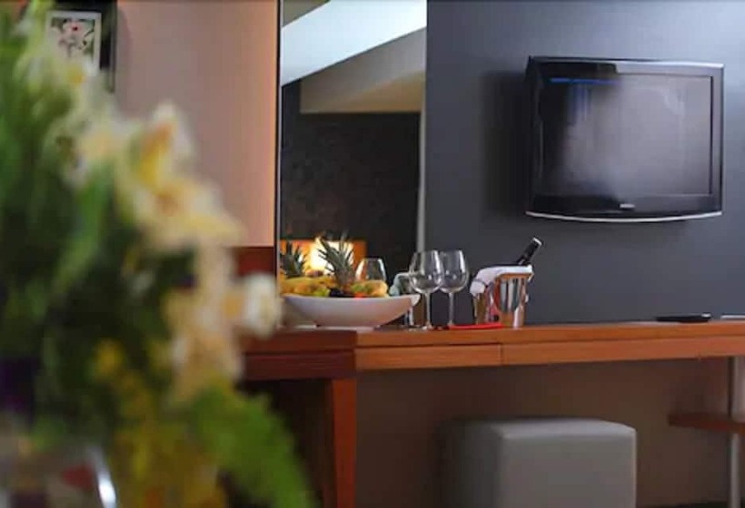 Standard Connecting Room, Ramada Plaza By Wyndham Izmit