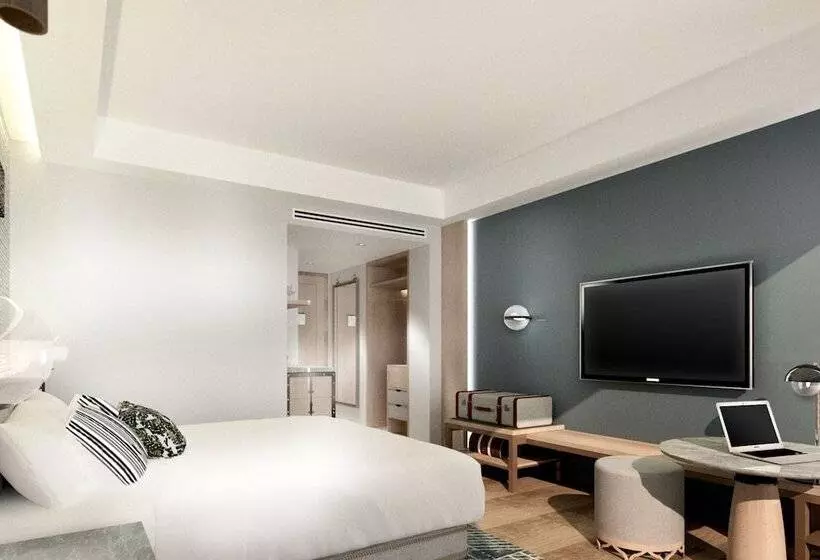 اتاق لوکس با چشم‌انداز استخر, Four Points By Sheraton Palawan Puerto Princesa