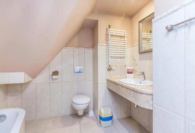 标准间, Willa Carlton