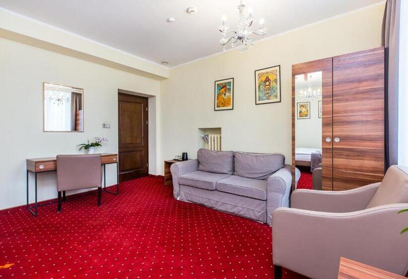 四人标准间, Willa Carlton