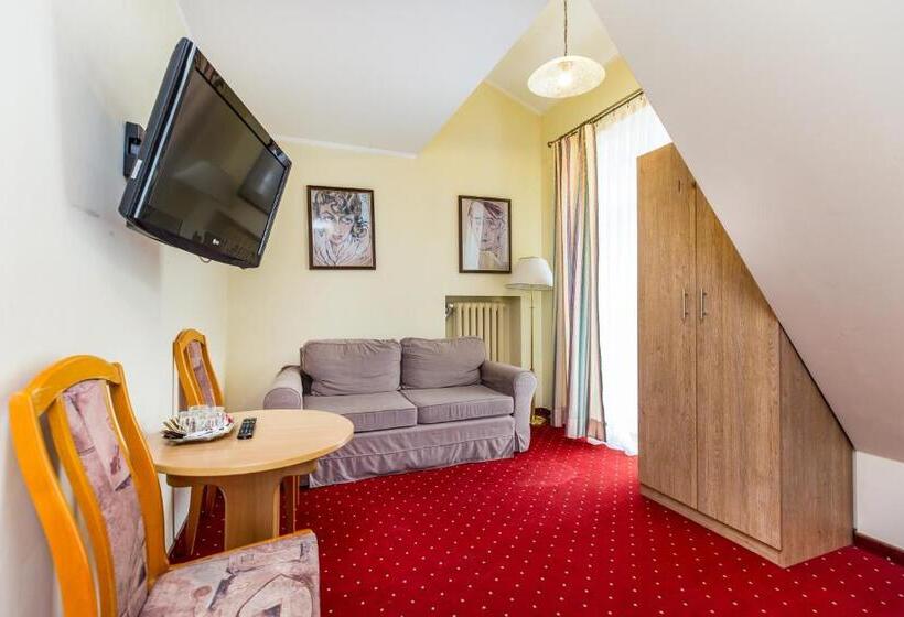 四人标准间, Willa Carlton