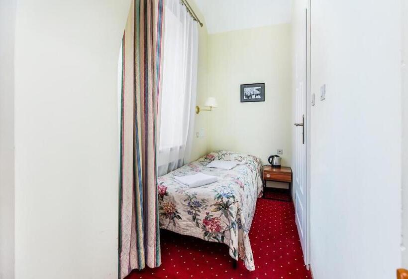 古典房间, Willa Carlton