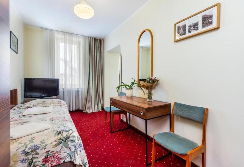 古典房间, Willa Carlton