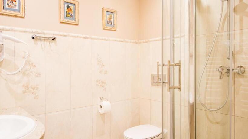 标准工作室, Willa Carlton