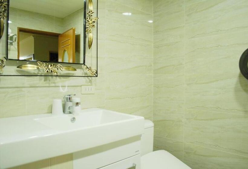 اتاق لوکس چهار تخته, Ying Zhen