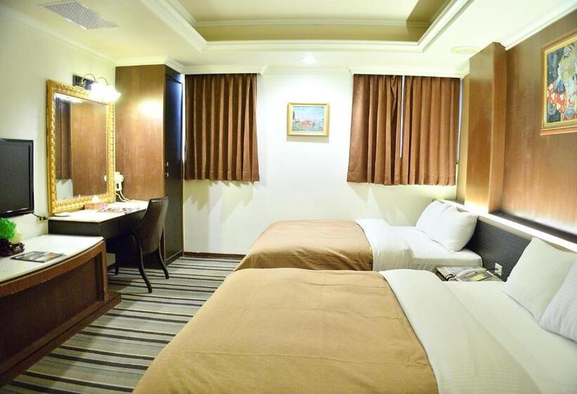 اتاق لوکس, Ying Zhen