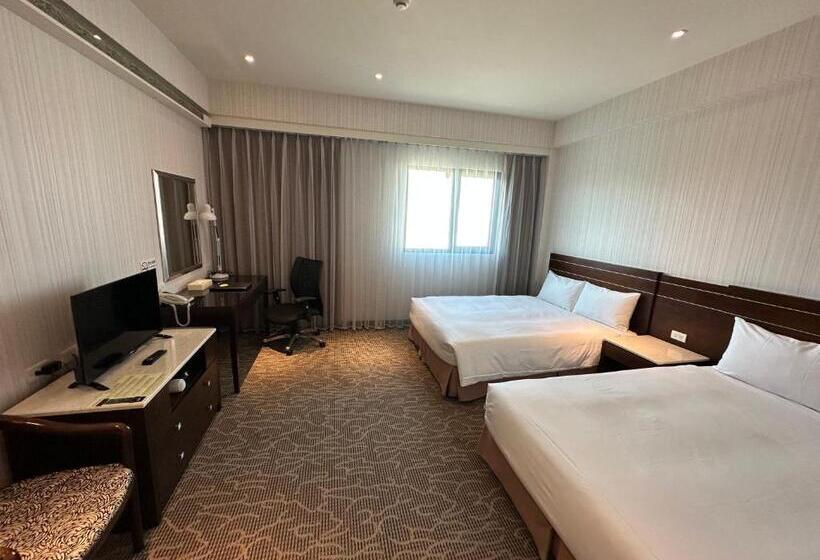 اتاق لوکس چهار تخته, Young Soarlan Hotel Tainan