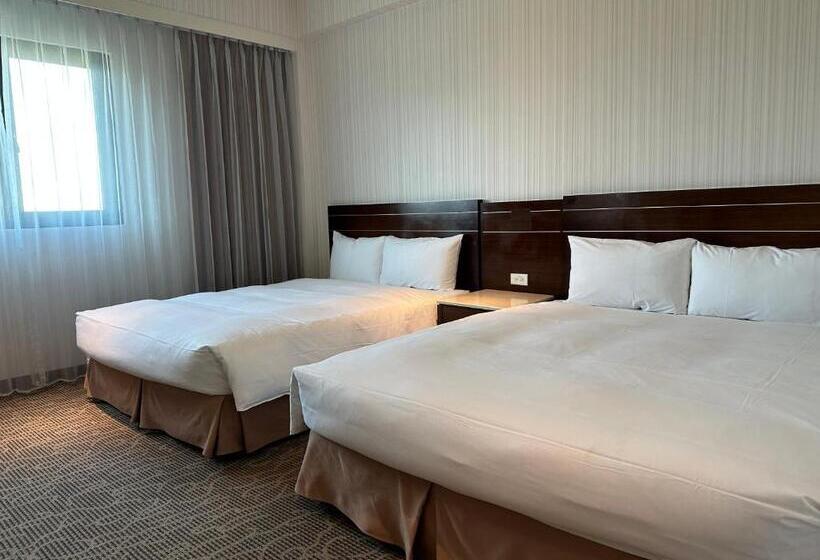 اتاق لوکس چهار تخته, Young Soarlan Hotel Tainan
