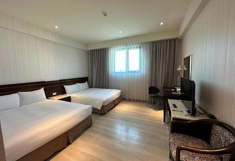 اتاق لوکس چهار تخته, Young Soarlan Hotel   Tainan