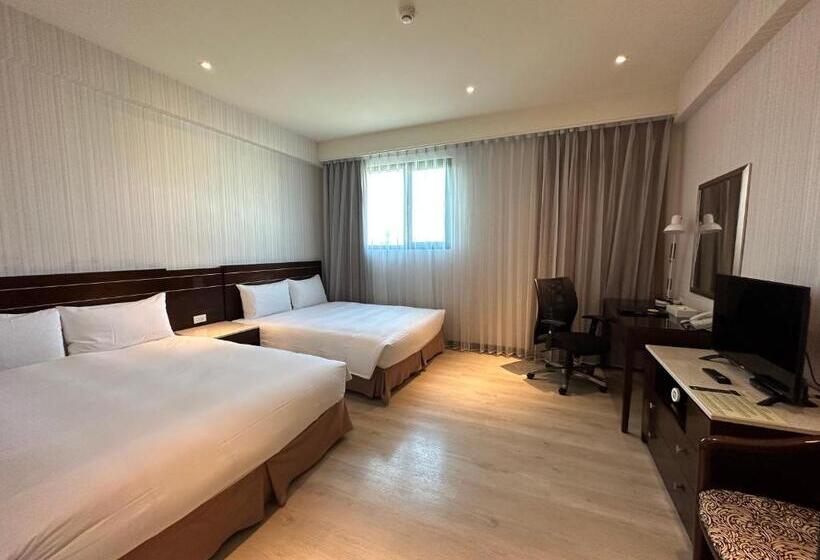 اتاق لوکس چهار تخته, Young Soarlan Hotel Tainan