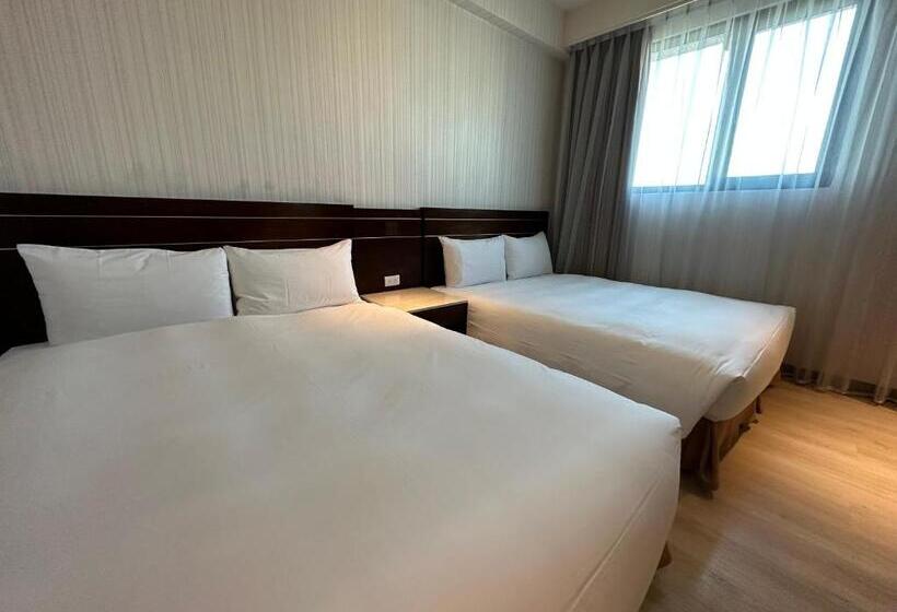 اتاق لوکس چهار تخته, Young Soarlan Hotel Tainan