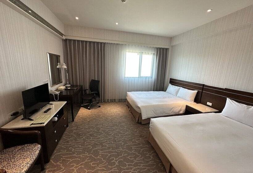 اتاق لوکس چهار تخته, Young Soarlan Hotel Tainan