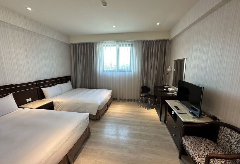 اتاق لوکس چهار تخته, Young Soarlan Hotel Tainan