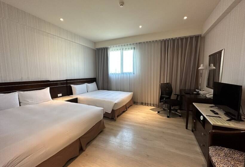 اتاق لوکس چهار تخته, Young Soarlan Hotel Tainan