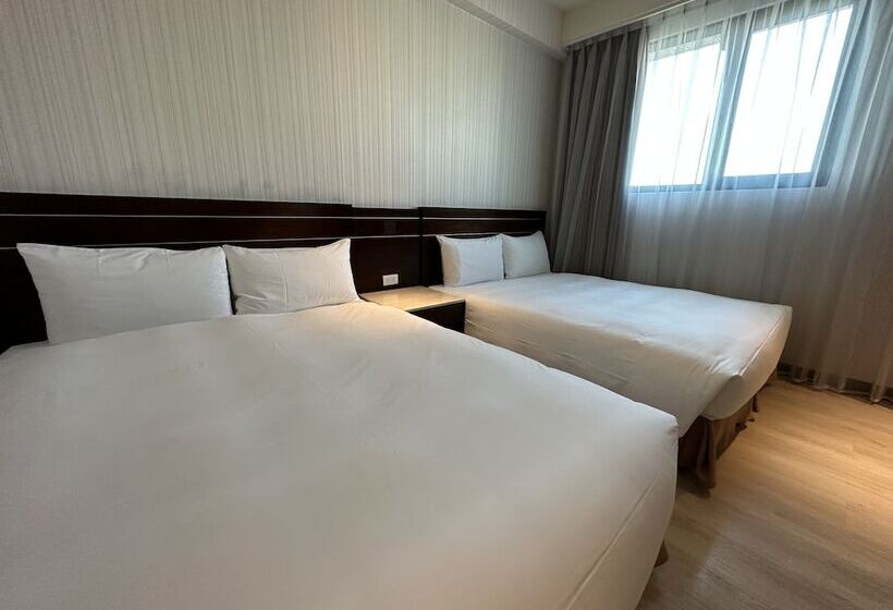 اتاق لوکس چهار تخته, Young Soarlan Hotel   Tainan