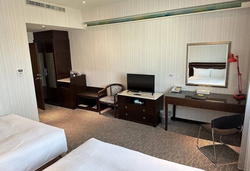 اتاق لوکس چهار تخته, Young Soarlan Hotel Tainan