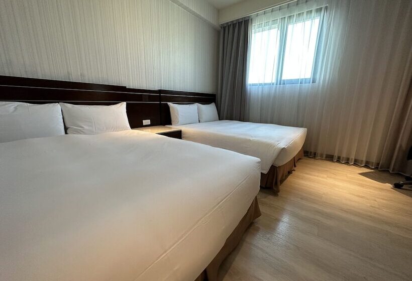 اتاق لوکس چهار تخته, Young Soarlan Hotel Tainan