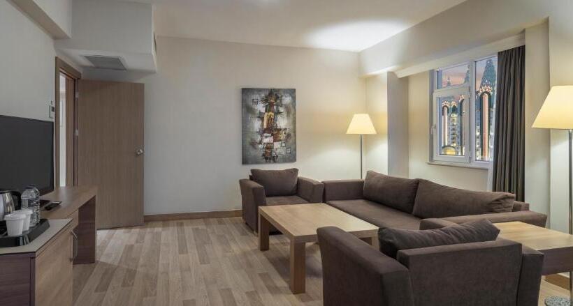 سوییت خانوادگی, Wyndham Garden Lara