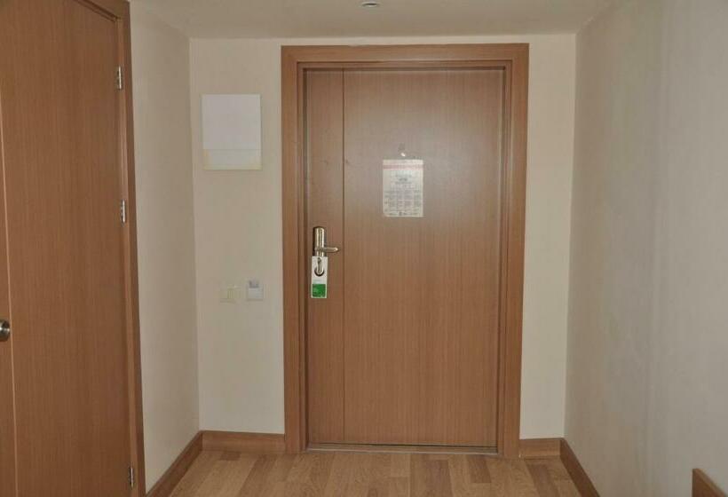 اتاق استاندارد برای معلولان, Wyndham Garden Lara