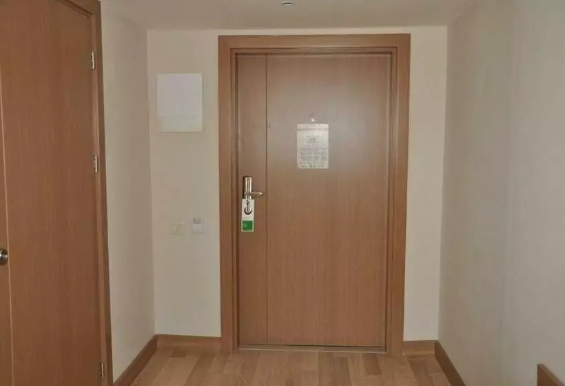 اتاق استاندارد برای معلولان, Wyndham Garden Lara