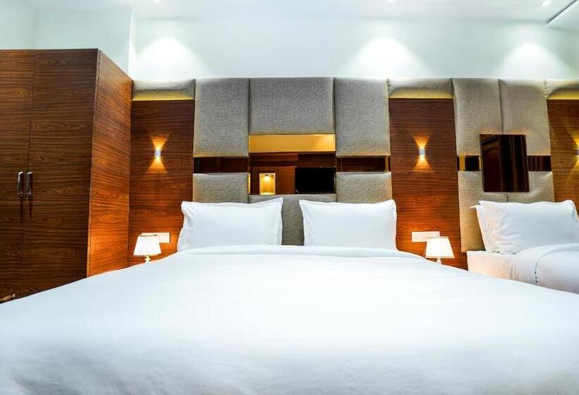 デラックストリプルルーム, Aura Grand By Levelup Hotels