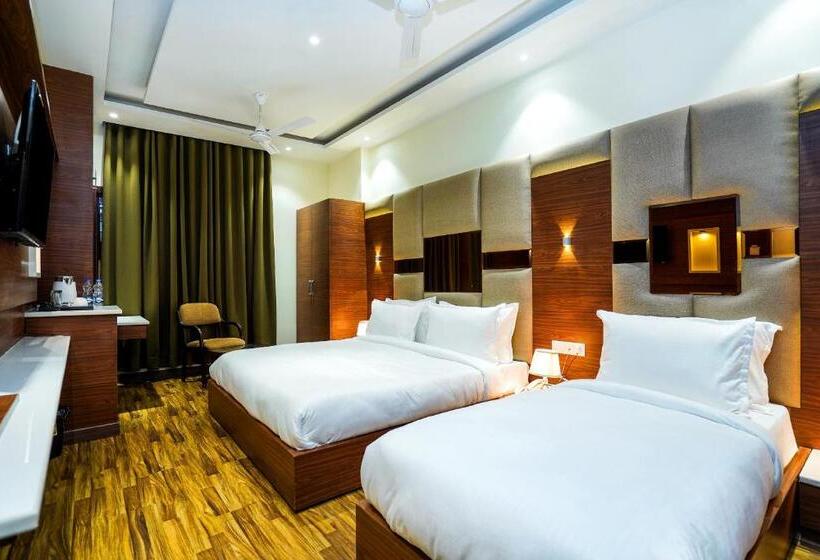 豪华三人间, Aura Grand By Levelup Hotels