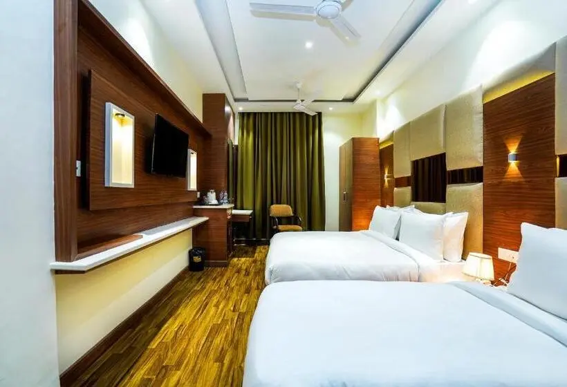 اتاق لوکس سه تخته, Aura Grand By Levelup Hotels