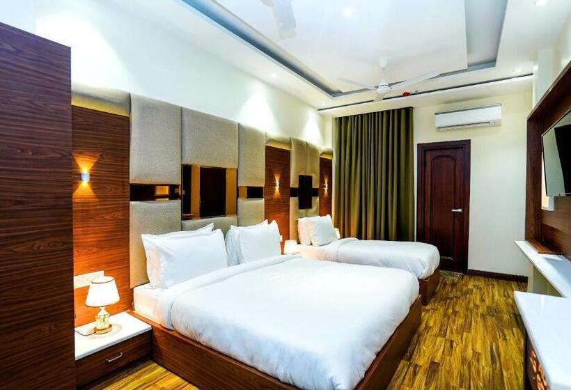 豪华三人间, Aura Grand By Levelup Hotels