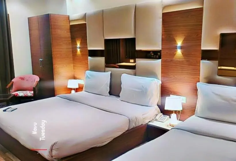 اتاق لوکس سه تخته, Aura Grand By Levelup Hotels