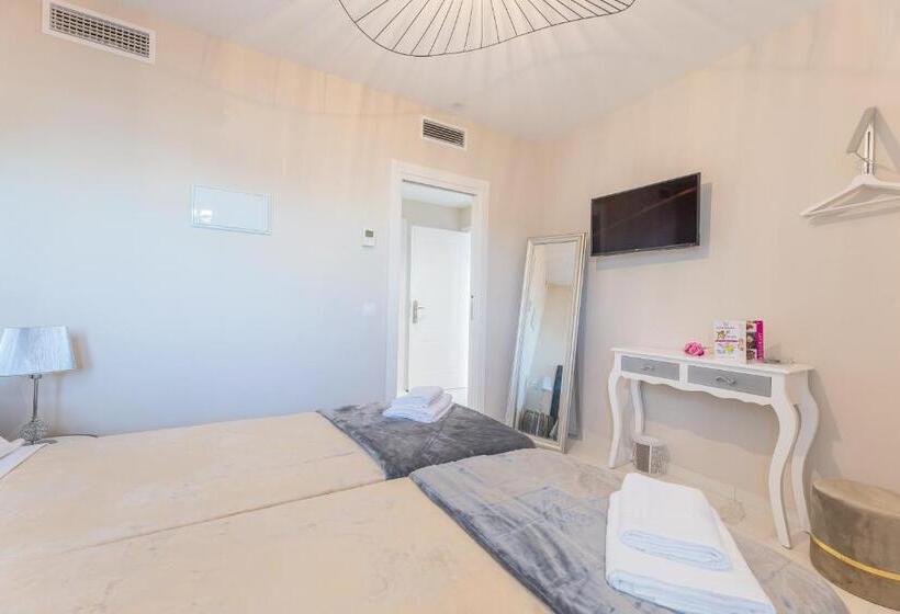 اتاق کلاسیک چهارنفره, Residencia Deportiva Rozarossa