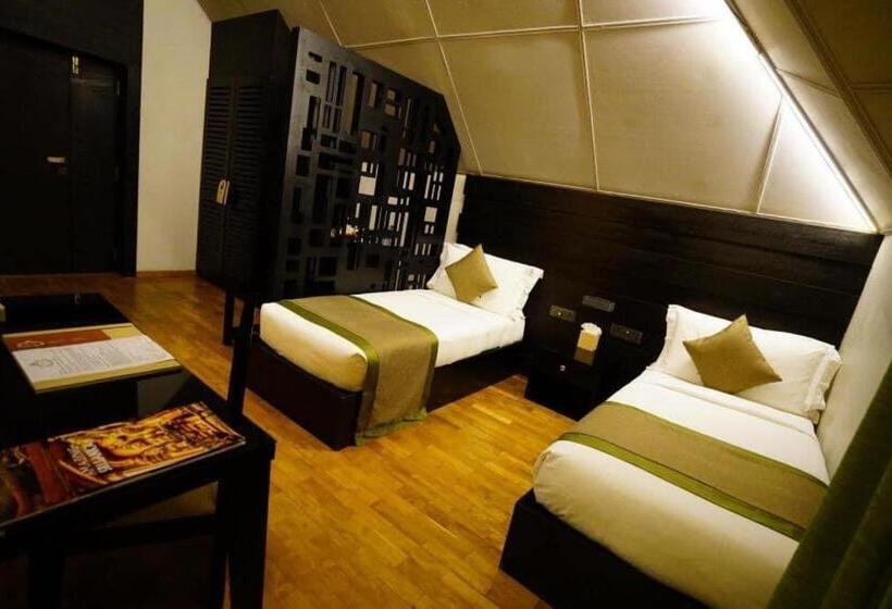 Трехместный Номер Deluxe, Victoria Court Suites