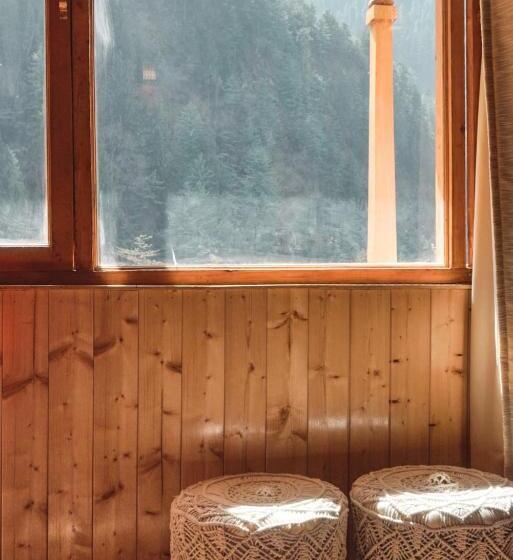 标准间带山景, Thepahadians Food & Stay