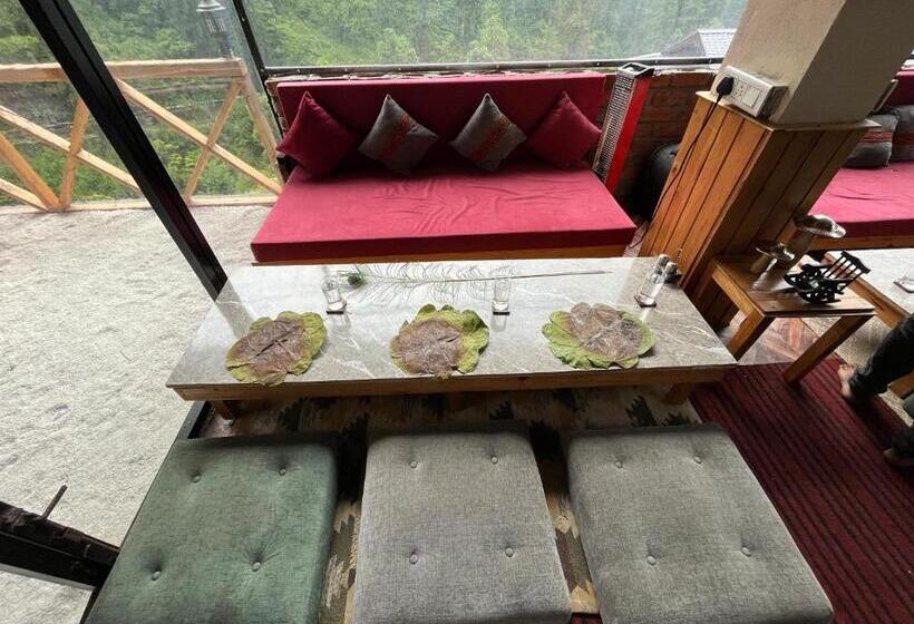 标准间带山景, Thepahadians Food & Stay