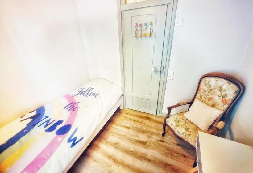 ファミリールーム, La Little Maison