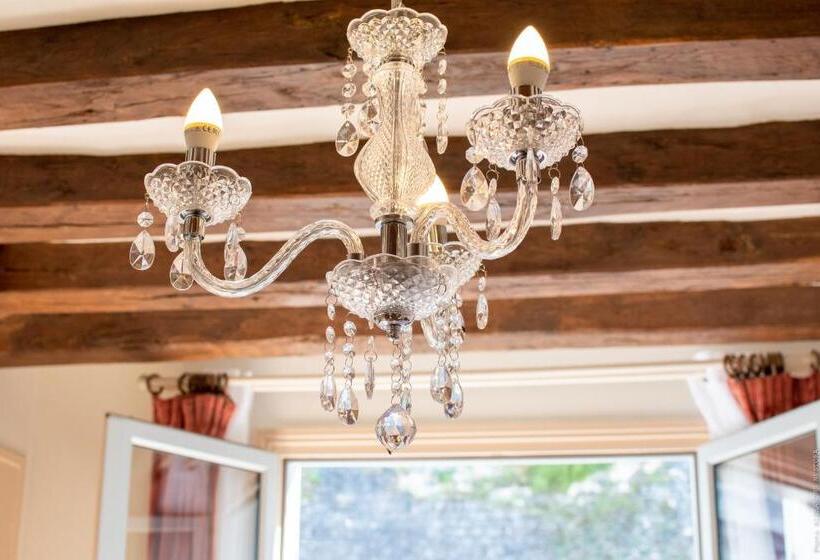 غرفة قياسية ثلاثية, La Little Maison