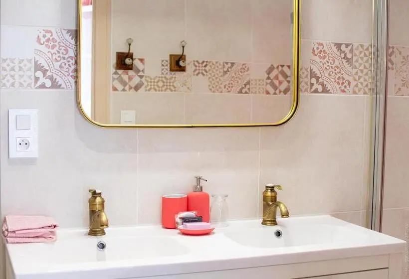 スタンダードトリプルルーム, La Little Maison