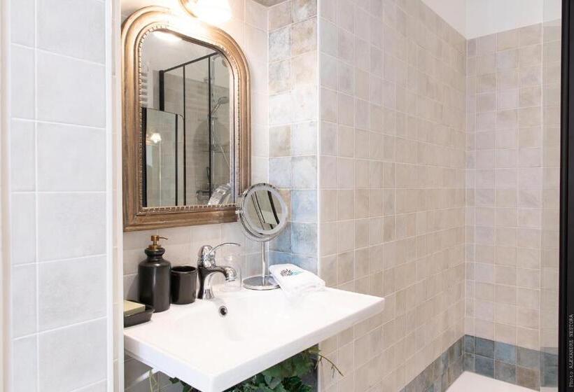 Номер Deluxe, La Little Maison