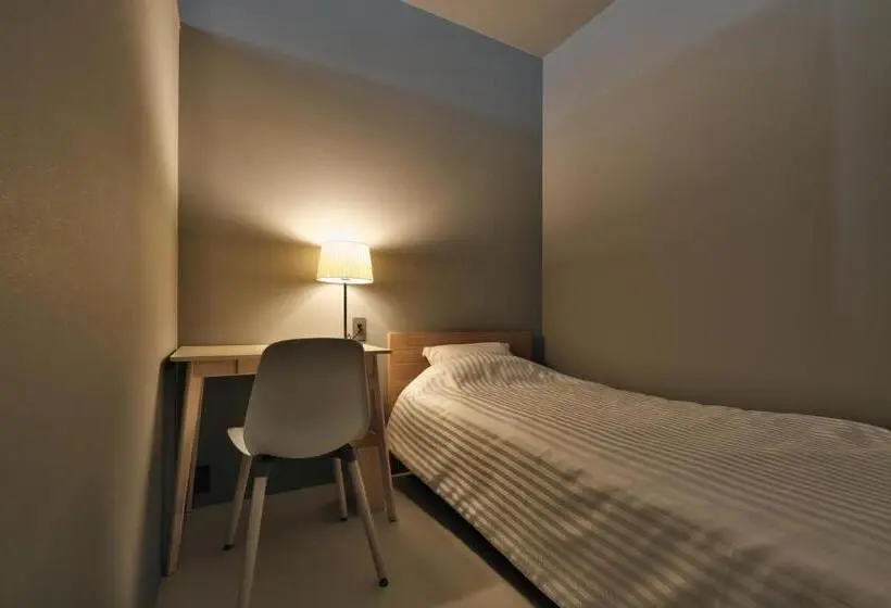 ルームシェアのワンベッド, Shin Toji Hotel Lulud