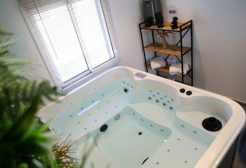 חדר סטנדרט עם ג'קוזי, Chambre D Hôtes Jardin D Eden