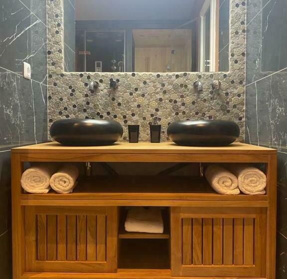 חדר סטנדרט עם ג'קוזי, Chambre D Hôtes Jardin D Eden