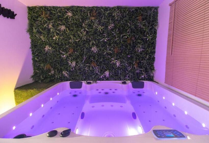 חדר סטנדרט עם ג'קוזי, Chambre D Hôtes Jardin D Eden