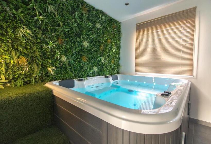 חדר סטנדרט עם ג'קוזי, Chambre D Hôtes Jardin D Eden