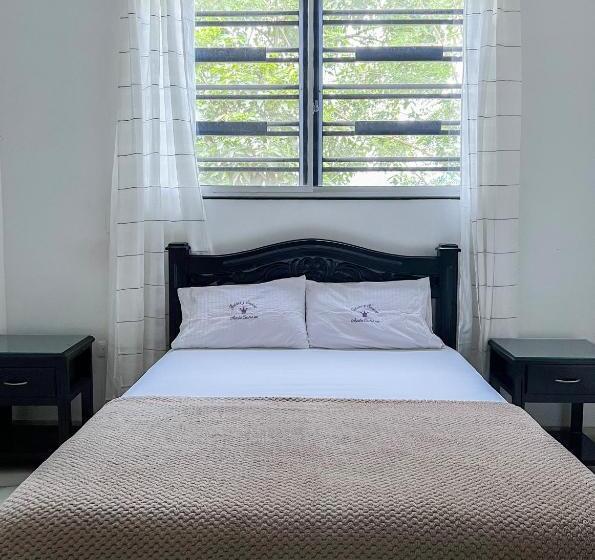 デラックスルーム, Acosta Castro