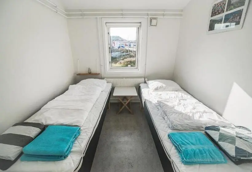 اتاق اکونومی, Hope Hostel
