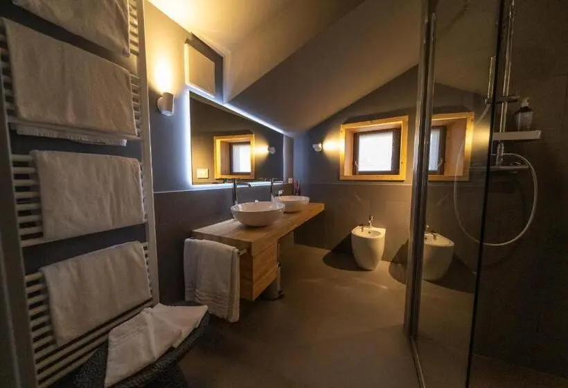 Deluxe Neljän Hengen Huone, Bach Boutique
