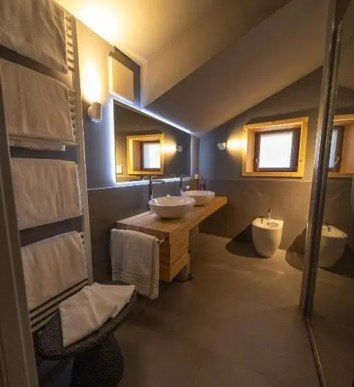Deluxe Neljän Hengen Huone, Bach Boutique