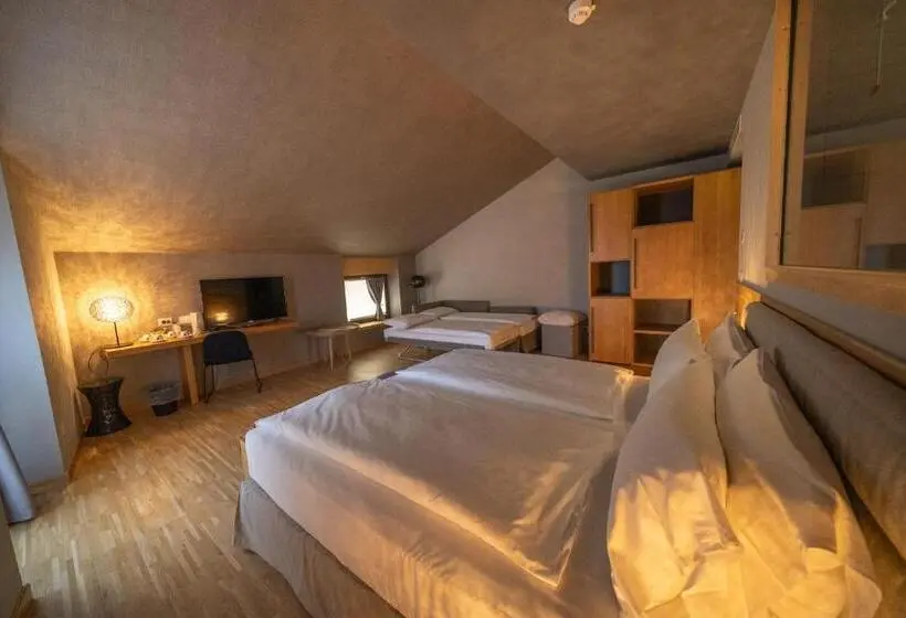 Deluxe Neljän Hengen Huone, Bach Boutique