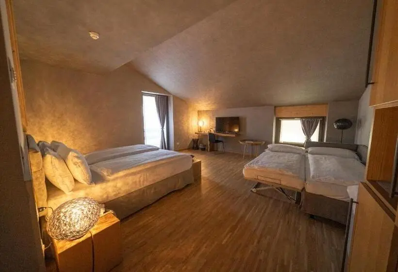 Deluxe Neljän Hengen Huone, Bach Boutique